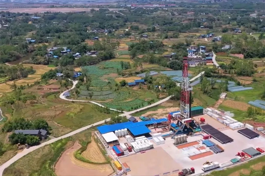 大慶油田加快推進上產步伐。李新龍 攝.jpg 大慶油田加快推進上產步伐。李新龍 攝.jpg