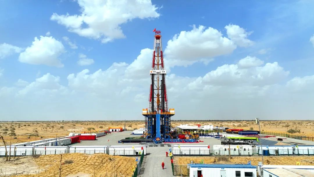 塔里木油田深入推進“深地工程”,深地塔科1井橫空出世。陳士兵 攝.jpg 塔里木油田深入推進“深地工程”,深地塔科1井橫空出世。陳士兵 攝.jpg