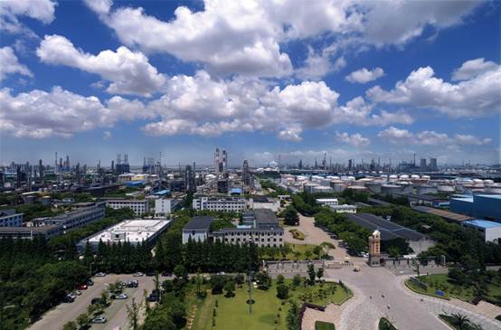 建筑與房屋的城市空拍圖描述已自動生成