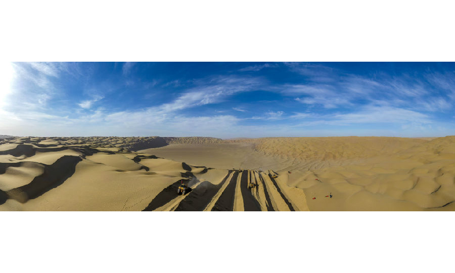 該沙漠公路位于新疆巴音郭楞蒙古自治州境內，北起尉犁縣，南至且末縣，全長約334公里，途經羅布人村寨，跨越塔里木河，是繼輪臺-民豐、阿克蘇-阿拉爾-和田兩條沙漠公路之后第三條穿越“死亡之海”的公路。