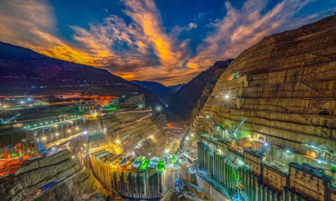 圖為建設中的白鶴灘。（長江電力白鶴灘 王廣浩 攝）