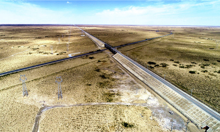 中鐵第一勘察設計院集團有限公司格庫鐵路總設計師馮德泉介紹，此次開通的格庫鐵路青海段新建格爾木南、烏圖美仁、甘森、花土溝、茫崖鎮等15個車站，線路長505.6公里，建設標準為國鐵I級電氣化單線鐵路，設計時速120公里/小時，功能定位為客貨兼顧的鐵路干線。