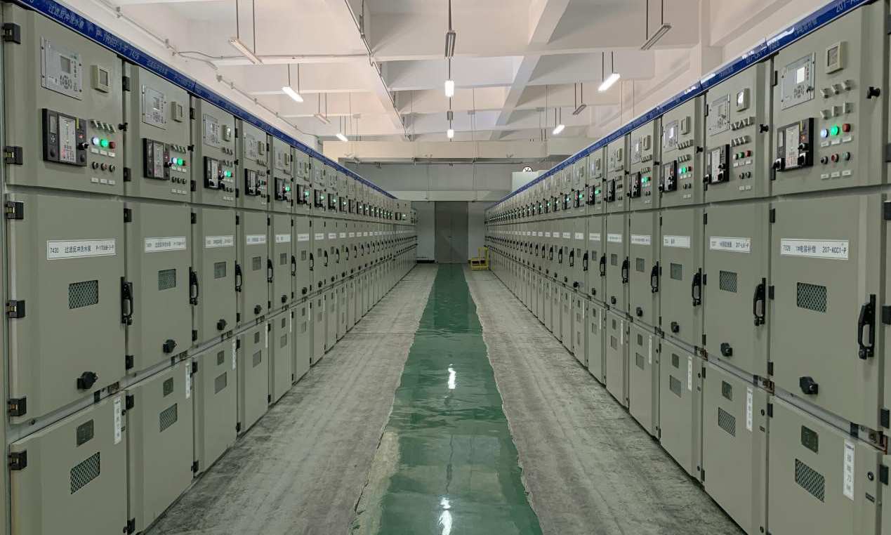 5月29日，中國化學(xué)工程二化建承建的中煤鄂能化100萬噸甲醇技改項目氣化凈化標段35kV變電所一次性受電成功。