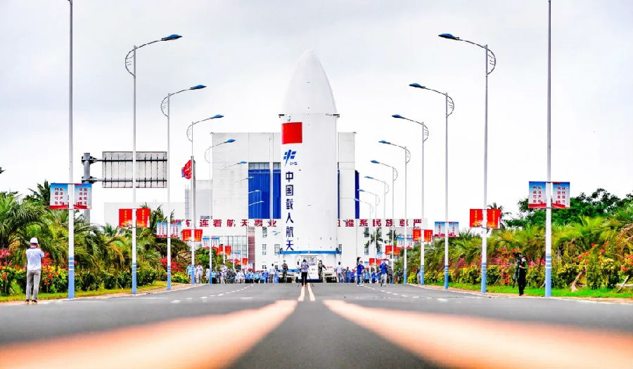 整流罩轉(zhuǎn)運現(xiàn)場。（宿東 攝）