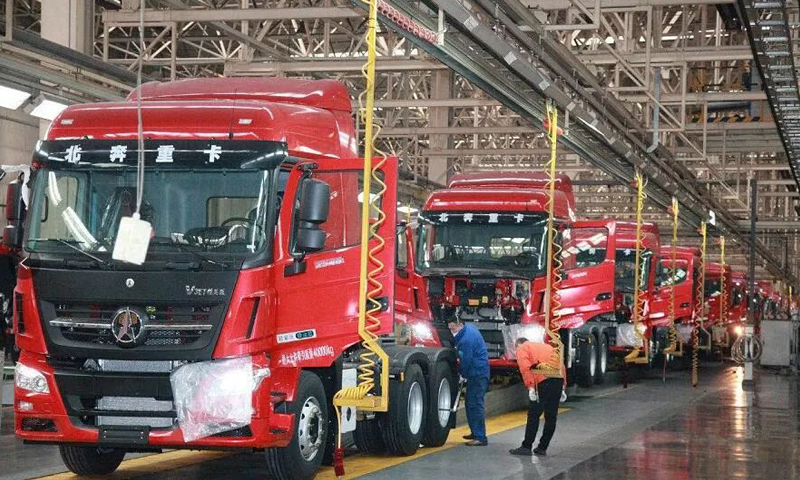 北奔重汽各系統高效聯動，防疫生產兩不誤，一季度排產2496臺，實現日產70臺的年度最高產量。北奔重汽生產系統以保證合同履約為目標，全面落實生產作業計劃，全力拉動物資準備、工藝能力、設備運行、銷售履約等工作，生產經營高效運轉。