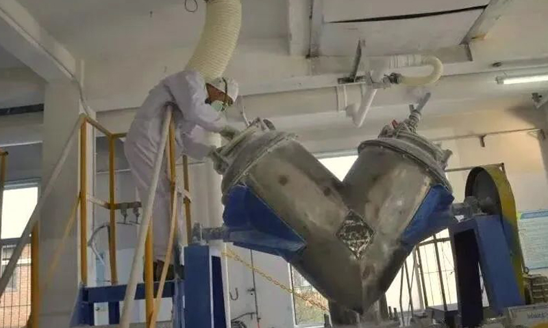 目前光電集團生產型子企業已全部復工，人員復工率達到99%以上，公司超額3項完成3月底的重點產品生產計劃，實現了一季度重點裝備產品履約率100%的目標。所屬新華光公司疫情期間持續生產，供應防疫用測溫紅外鏡頭1.8萬套，有力地支持了抗疫工作；提供光學材料共計35萬余件，保證了相關光學材料的需求。