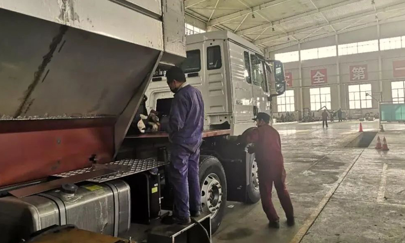 淮海集團特車公司多措并舉解決市場訂單任務增加與生產物資采購需求問題，在堅決打好疫情防控阻擊戰的同時，全力以赴拓市場、保訂單，抓緊抓實生產經營各項工作，統籌內外部資源，協調推進各項生產經營，2020年1季度裝藥車訂貨22臺，地面站1套，訂貨金額較2019年同比增加62.4%。