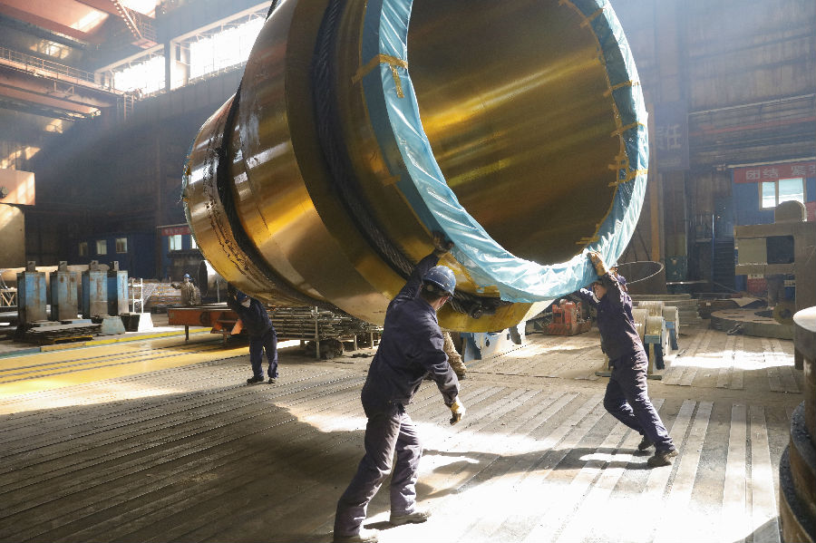 哈電集團電機公司高效有序推進復工復產，完成了白鶴灘3號機主軸精鏜等多個主件生產任務，全面保證了各重點項目主件總體計劃進度。在疫情防控和復工復產任務最關鍵的2月份，水電生產完成標準工時83691小時，較2019年月平均工時提效了12%。