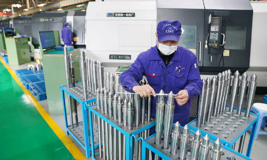 擰緊防疫安全閥，吹響復工沖鋒號。哈電集團閥門公司積極落實集團公司黨委的安排部署，一手抓疫情防控，一手抓復工復產，積極做好重點項目和緊急任務生產組織工作。