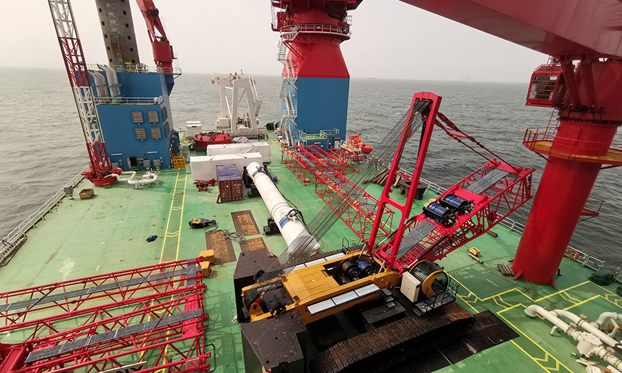 圖為履帶吊的組裝。