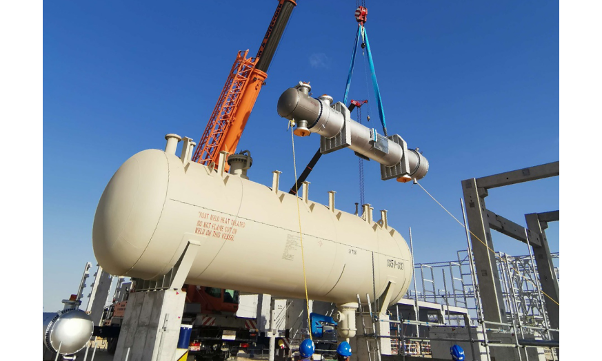 中國化學工程三化建新加坡分公司在手的林德氣化和耐思特再生油兩個項目有中外員工700多人，自大年初四復工以來，項目施工生產與后勤保障均運行平穩。