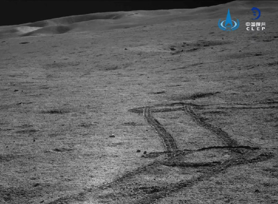 嫦娥四號著陸器和“玉兔二號”月球車完成第十四月晝工作，分別于2月1日13時和4時43分，按地面指令完成月夜設置，進入月夜休眠模式。