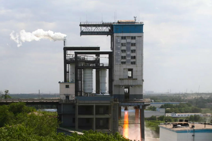 圖為2019年6月，YF-77氫氧發動機在進行試車。