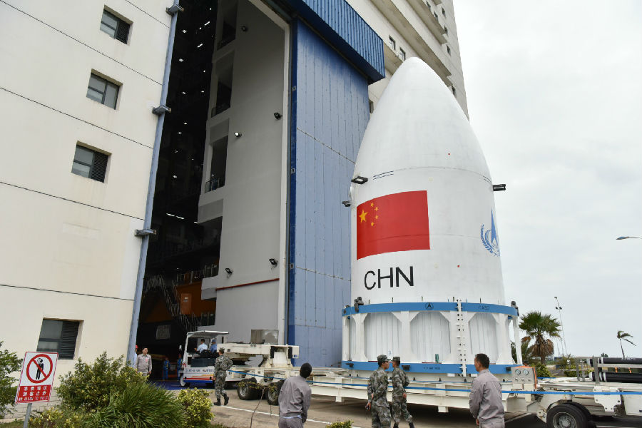 圖為2019年12月，實踐二十號衛星在轉運途中。