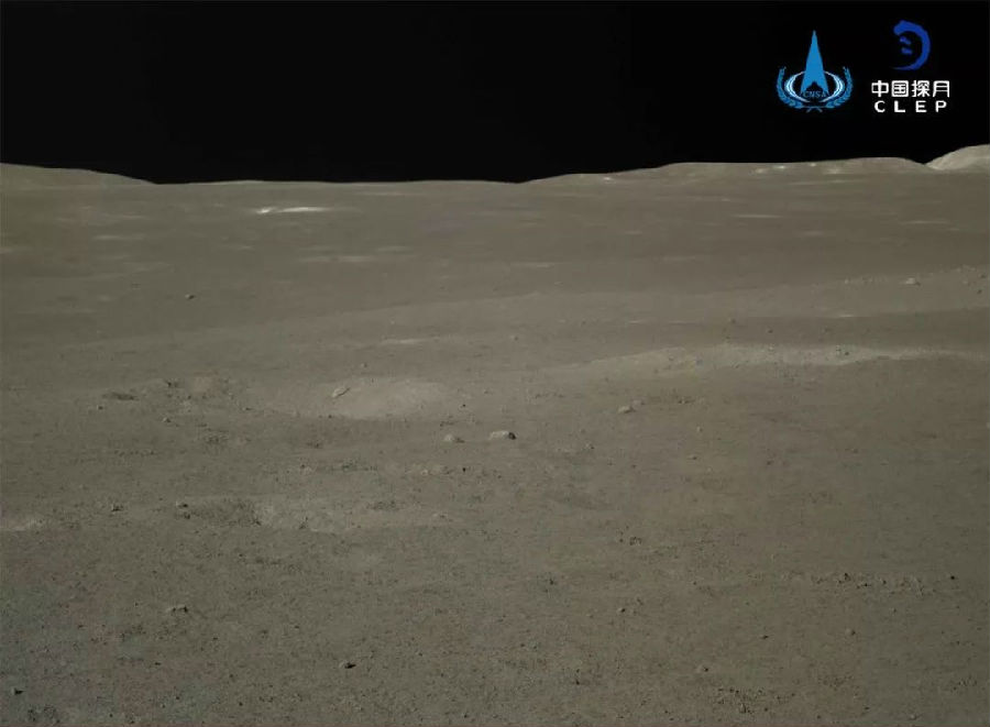 在本個月晝工作期，著陸器搭載的月表中子及輻射劑量探測儀、低頻射電頻譜儀等科學載荷將相繼開機，繼續對月表環境開展科學探測工作。“玉兔二號”月球車將繼續按照規劃路線行駛，在地質環境復雜的月球背面留下更多“中國印記”。月球車搭載全景相機、測月雷達、紅外成像光譜儀、中性原子探測儀等科學載荷將相繼開展工作，在不同探測點進行科學探測。圖為“玉兔二號”月球車搭載相機傳回畫面。