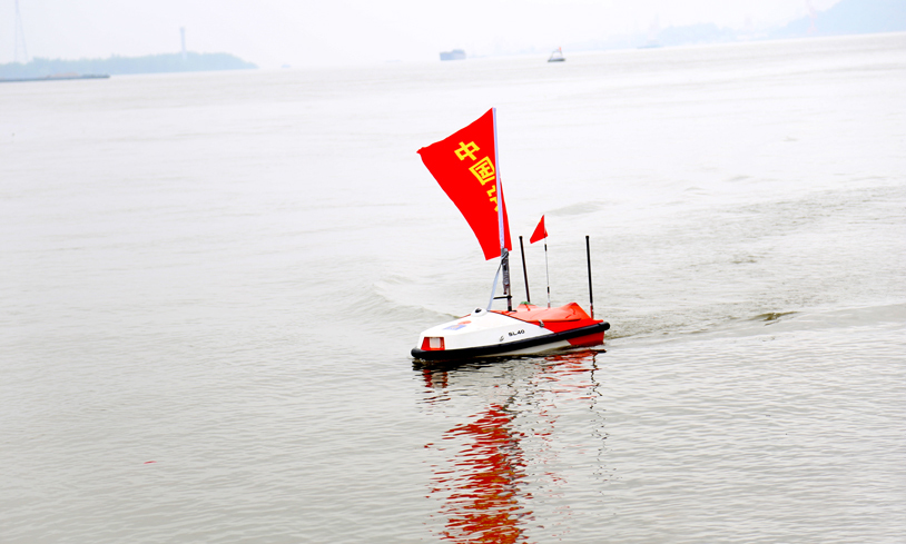 圖為無人艇水面?zhèn)蓽y。