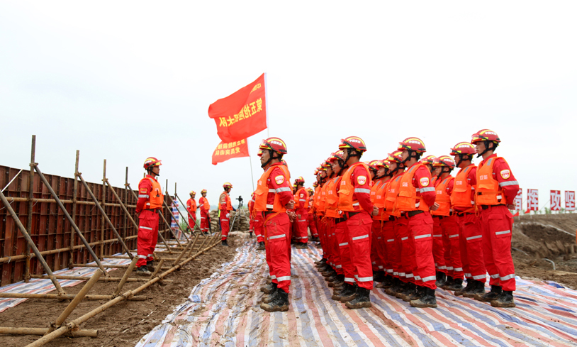 圖為演練現(xiàn)場講評。