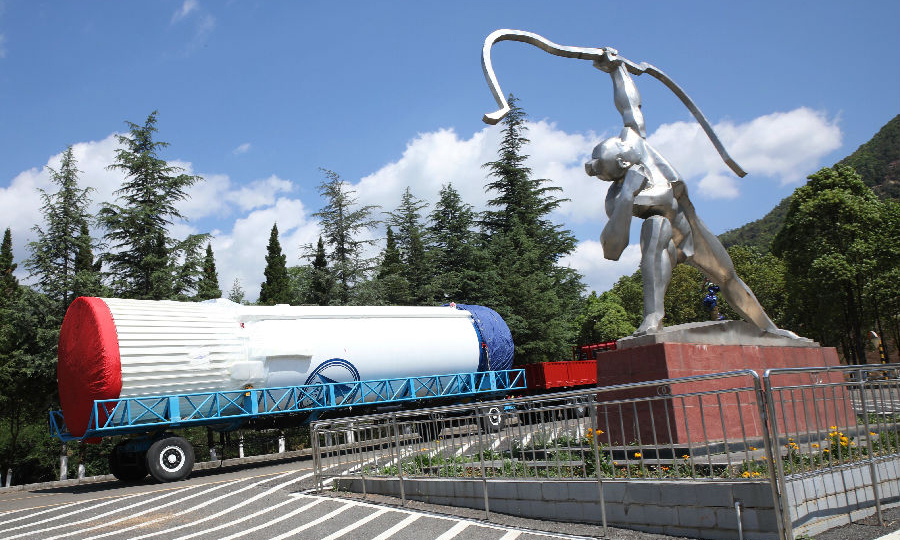 長(zhǎng)征三號(hào)丙運(yùn)載火箭由中國(guó)航天科技集團(tuán)有限公司一院抓總研制，本次任務(wù)是長(zhǎng)三甲系列運(yùn)載火箭的第101次發(fā)射，是一院抓總研制的長(zhǎng)征系列火箭的第200次發(fā)射，也是長(zhǎng)征系列運(yùn)載火箭第304次發(fā)射。圖為長(zhǎng)征三號(hào)丙運(yùn)載火箭轉(zhuǎn)運(yùn)中。