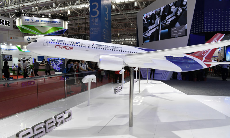 圖為11月7日，現(xiàn)場展示的CR929模型。（新華社記者 梁旭 攝）