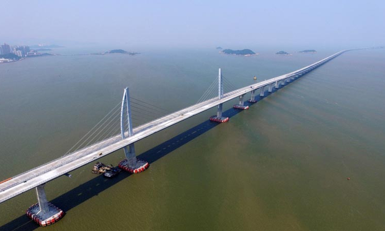 圖為2016年9月27日，港珠澳大橋主體橋梁全線貫通。（新華社記者 梁旭 攝）