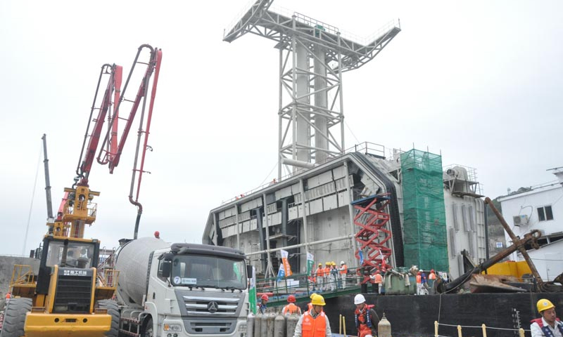 圖為2017年3月26日，港珠澳大橋沉管隧道最終接頭鋼殼混凝土澆筑完成。新華社發（港珠澳大橋局提供）