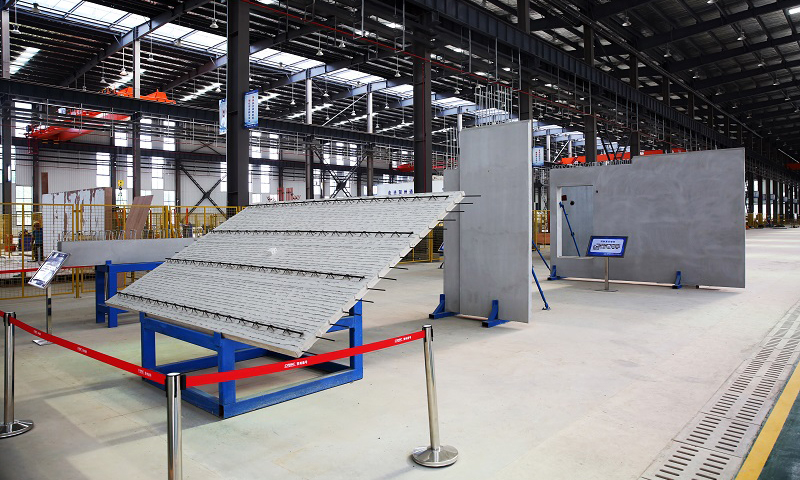 2016年9月底國(guó)務(wù)院辦公廳印發(fā)的《關(guān)于大力發(fā)展裝配式建筑的指導(dǎo)意見(jiàn)》指出，力爭(zhēng)用10年左右的時(shí)間，使裝配式建筑占新建建筑面積的比例達(dá)到30%。近年來(lái)，全國(guó)各省份相繼出臺(tái)有關(guān)政策，大力推動(dòng)裝配式建筑發(fā)展。圖為成型的建筑部品構(gòu)件：樓板、墻板。