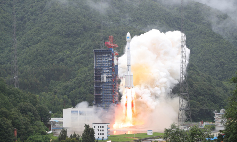 這次發(fā)射的北斗導航衛(wèi)星和配套運載火箭（及遠征一號上面級）分別由中國航天科技集團有限公司所屬的中國空間技術研究院和中國運載火箭技術研究院抓總研制。這是長征系列運載火箭的第281次飛行。新華社發(fā)（梁珂巖 攝）