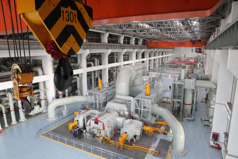 該項工程共完成新電改體制形勢下頂層優化設計專題、主機參數優化及造型專題、汽動給水泵選型及小汽機直排專題等設計優化專題42項，應用了百余項工程技術創新成果，里程碑節點任務全部實現“一次成功”，同步建設脫硫脫硝除渣設施，成為國內一流、技術先進、綠色環保的“高顏值”工程。圖為項目現場。