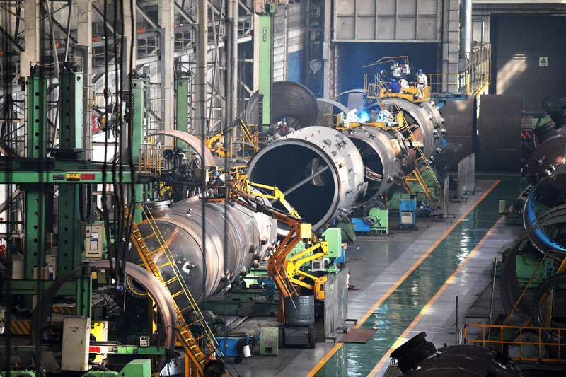 圖為2月23日，工人在哈電集團哈爾濱鍋爐廠有限責任公司的生產車間作業。（新華社記者 王建威 攝）