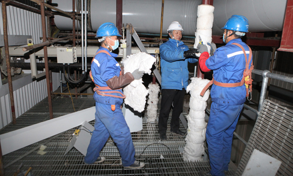 該項目投產(chǎn)后將提供清潔電量2.1億度/年，年消耗當(dāng)?shù)剞r(nóng)林業(yè)廢棄物約30萬噸，可節(jié)約標(biāo)煤9.2萬噸，減少二氧化碳、氮氧化物、硫化物的排放，實現(xiàn)能源利用最大化，推進(jìn)轉(zhuǎn)型發(fā)展，有力促進(jìn)當(dāng)?shù)剞r(nóng)民就業(yè)和創(chuàng)收。圖為項目施工現(xiàn)場。