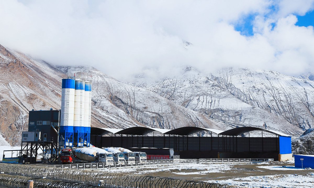 圖為中國中鐵雅葉高速項目施工現場。