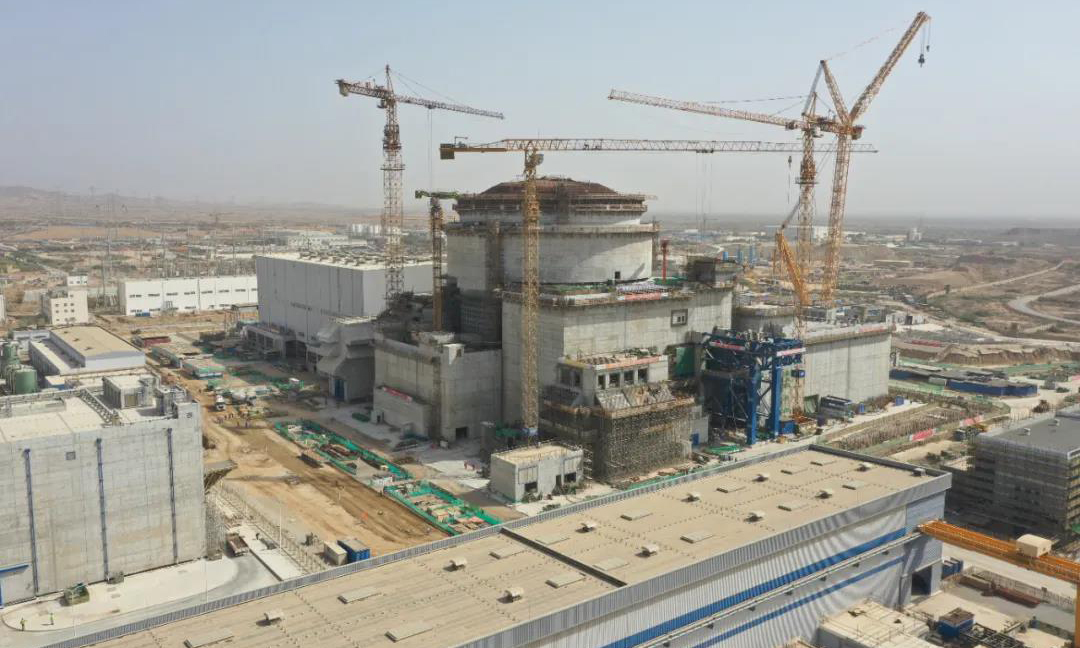 繼華龍一號海外首堆并網發電之后，華龍一號海外工程建設又取得重大進展。當地時間2021年4月20日，巴基斯坦卡拉奇3號機組（K-3機組）一回路壓力達到22.3MPa，主系統一回路水壓試驗一次成功，標志著K-3機組由安裝階段全面轉入調試階段。圖為巴基斯坦卡拉奇3號機組。