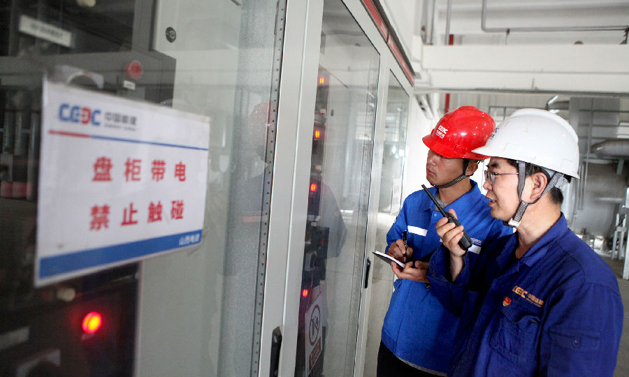 該項目投產(chǎn)后，年消耗當(dāng)?shù)剞r(nóng)林業(yè)廢棄物約30萬噸，提供清潔電量2.1億度/年，供熱量67.2萬GJ/年，可節(jié)約標(biāo)煤9.2萬噸，減少二氧化碳、氮氧化物、硫化物的排放，收集的秸稈可為當(dāng)?shù)剞r(nóng)民創(chuàng)收6000余萬元，間接帶動當(dāng)?shù)?000余人就業(yè)，為鄉(xiāng)村振興增添新動能。圖為項目現(xiàn)場。