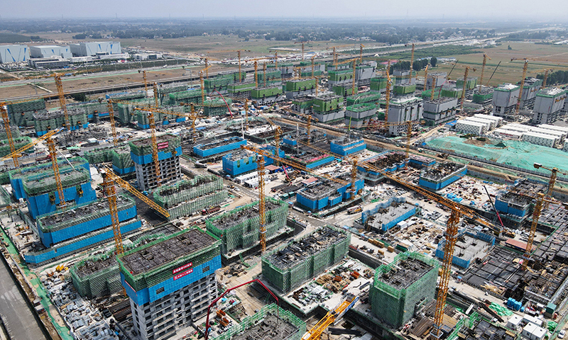 圖為7月3日拍攝的雄安新區容西片區建設現場。（新華社記者 金皓原 攝）