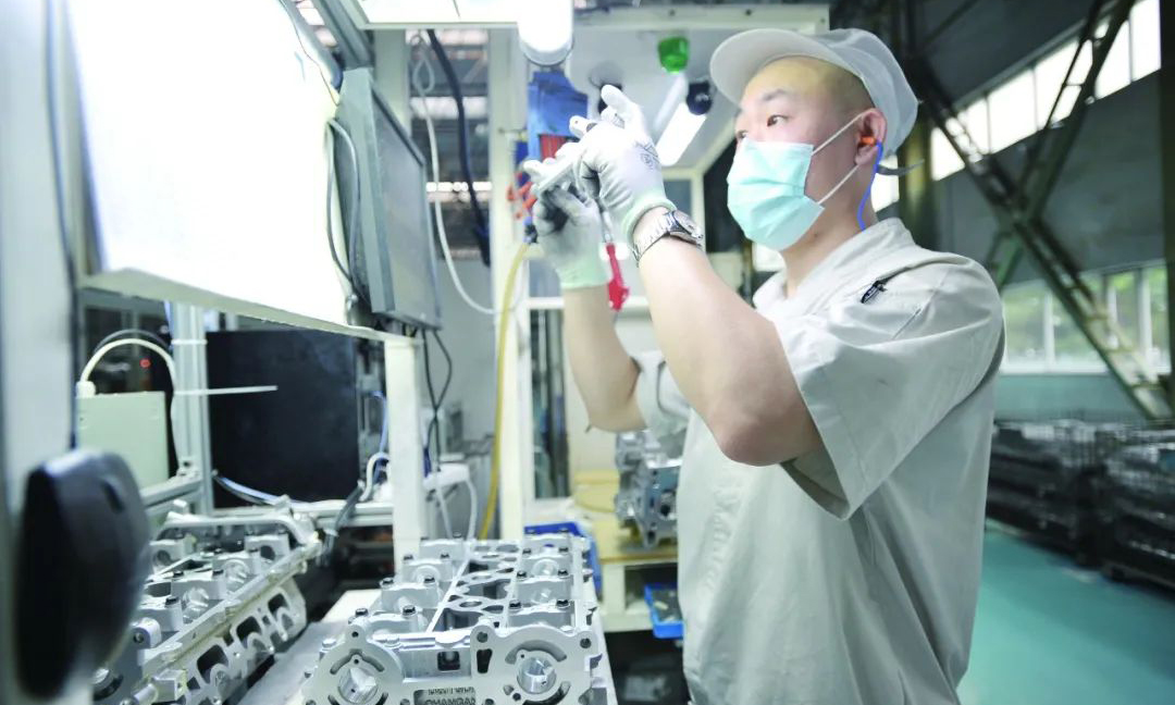 上半年，東安汽發收入、利潤分別完成全年預算的54.76%、61.20%。