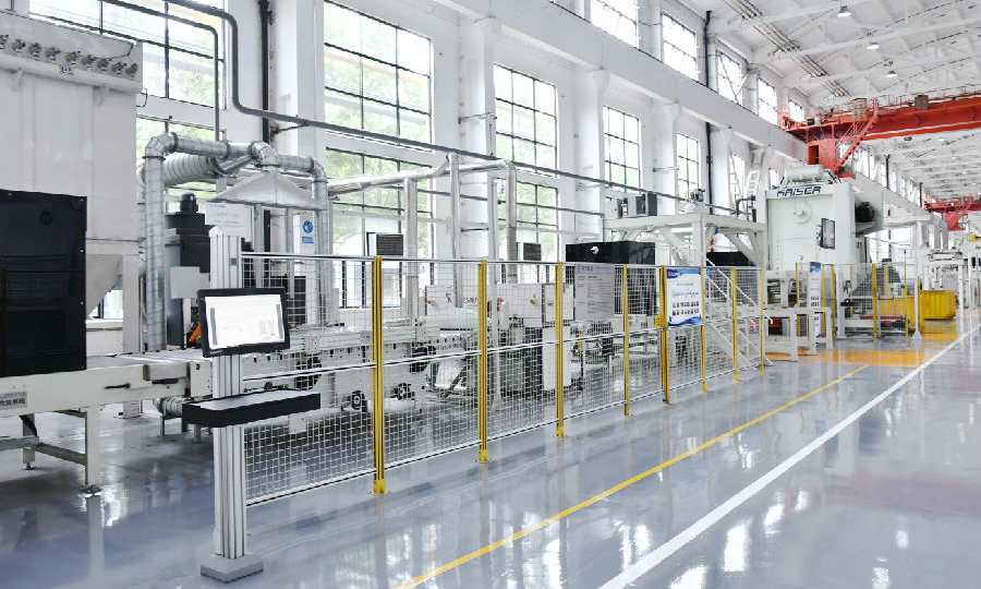 該車間穩定運行后，發電機定子沖片人均產出可提升620%，能源利用率提高56.6%，勞動強度降低90%以上。圖為車間一隅。