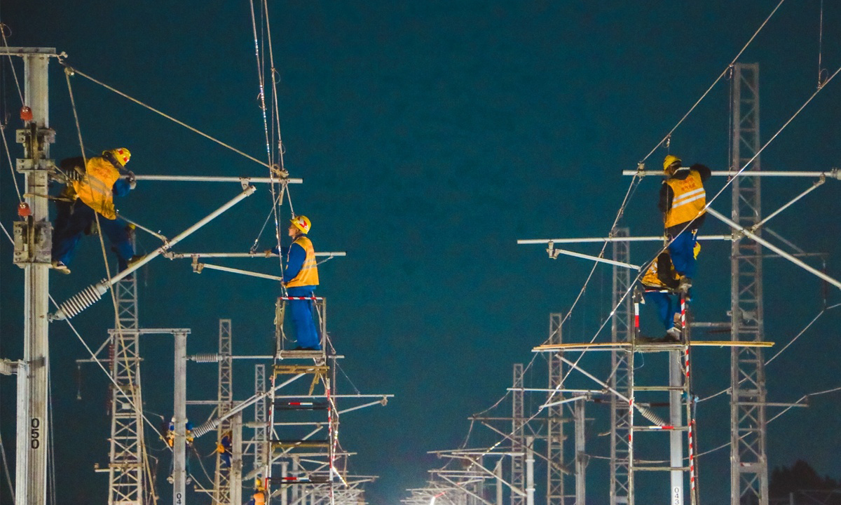 朝凌高鐵是東北地區高速鐵路網的重要組成部分，將京哈高鐵、京哈鐵路秦沈段有效連在了一起，大幅拉近了遼南、遼西主要城市通達北京的時空距離，極大方便了沿線群眾出行。