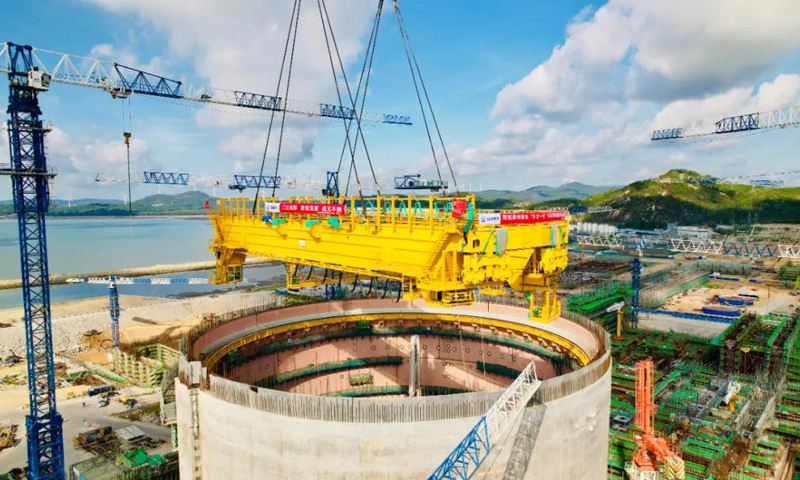 近日，華龍一號批量化工程——福建漳州核電1號機組環吊橋架整體吊裝就位，這是華龍一號核電機組首次實現環吊整體吊裝“零的突破”，為該機組主設備施工提前釋放了工作面，為后續主設備引入及內穹頂吊裝打下堅實基礎。