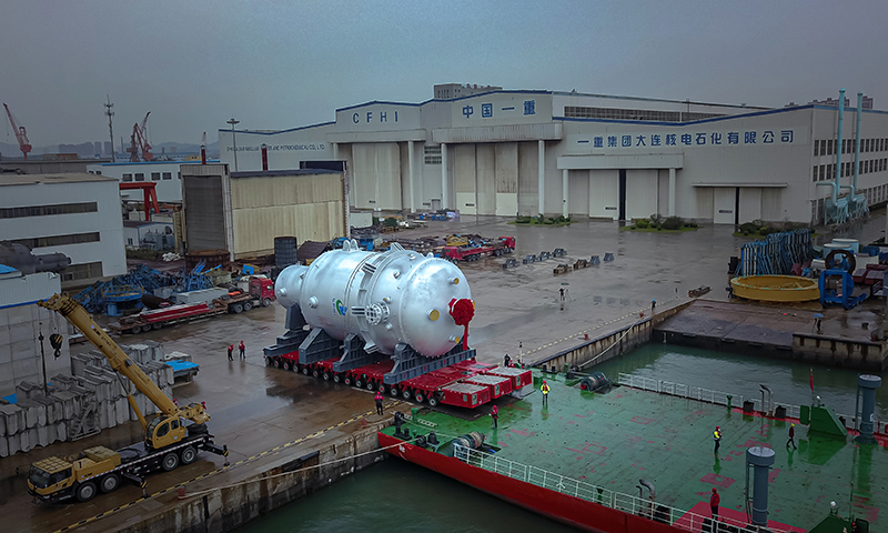 10月9日，由中國一重大連核電石化承制的世界最大SD專利環氧乙烷反應器完工啟航。