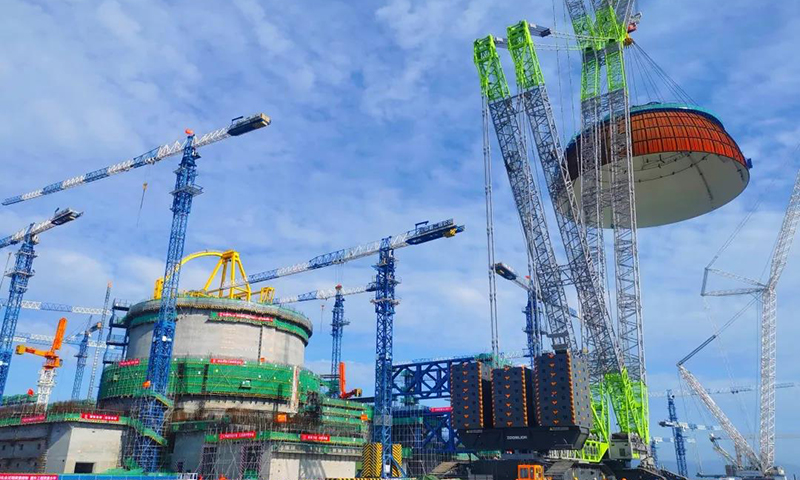 穹頂吊裝是核電工程建設的重要里程碑。穹頂位于核島頂部，主要功能是保證反應堆廠房完整性和密封性，對放射性包容起關鍵性作用。