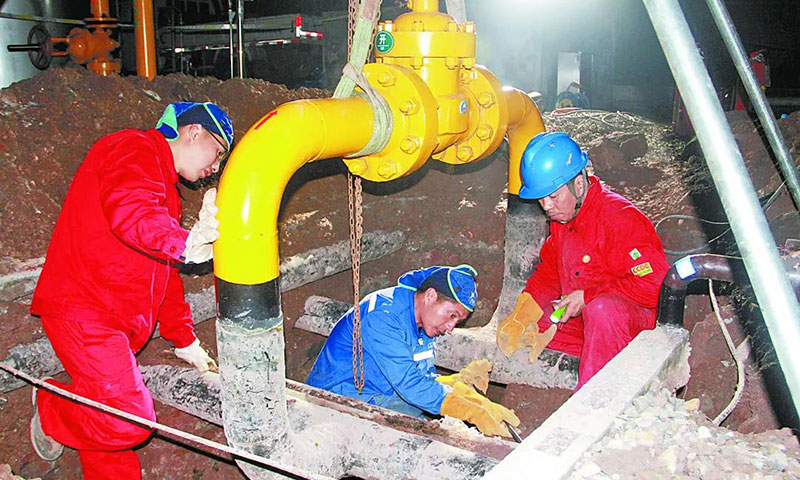 圖為西南油氣田重慶氣礦連續鏖戰12小時排除場站3號分離器隱患，恢復2個用戶3萬立方米用氣。