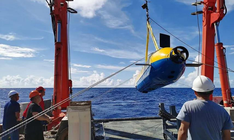 近日，中國船舶集團七一〇所全海深無人自主潛航器項目組，隨“東方紅3”號科考船圓滿完成了為期44天的西太平洋馬里亞納海域海試任務。全海深無人自主潛航器成功完成了萬米級海試及試驗性應用，最大下潛深度達到10218米，并獲取了完整的萬米級溫鹽剖面觀測數據，填補了我國無人自主潛航器萬米深海觀測應用的空白。