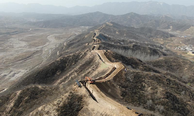 11月29日，我國最長煤層氣長輸管道神木—安平煤層氣管道工程（簡稱神安管道）山西至河北段管道完工，具備投用條件，標志著神安管道主體正式貫通。神安管道是我國《煤層氣（煤礦瓦斯）開發利用“十三五”規劃》中所列重點建設項目，橫跨陜、晉、冀三地，采取“分段規劃、分段建設、分段投產”模式建設。圖為神安管道橫跨陜、晉、冀。