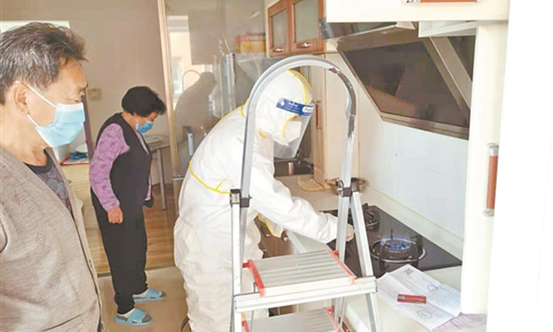 向險而行，保抗疫供氣平穩順利。面對新冠疫情與暴風雪天氣的兩面夾擊，哈中慶公司堅持保供不能停，安全不能松，服務不能差。在疫情最為嚴重的平房區，25名員工承擔起保障轄區9萬多家燃氣用戶用氣安全的重任。自冬季供暖以來，哈中慶公司累計為全市180萬用戶平穩供應天然氣超6000萬立方米。天然氣銷售甘肅分公司員工在疫情來臨時，向公司黨委提交了一封按有紅手印的聯名請戰書，承諾在疫情之中堅守崗位，戰嚴寒、保冬供，逆行服務，為全省人民溫暖過冬貢獻力量。哈中慶公司安檢員接到報修后，全副武裝到管控小區上門維修服務。