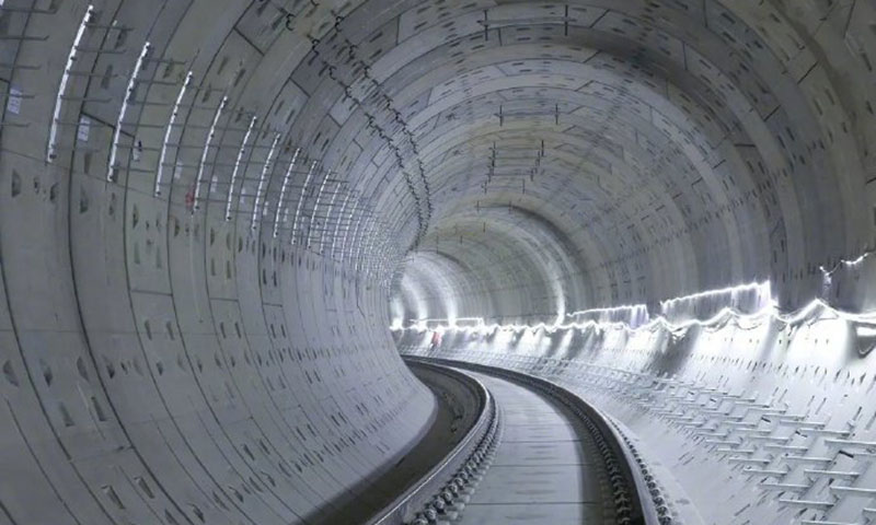 全線實現(xiàn)無縫線路焊接，為后續(xù)全線電通、聯(lián)調(diào)聯(lián)試、熱滑等關(guān)鍵節(jié)點提供了施工條件。