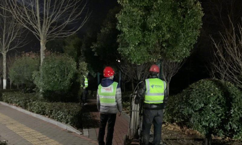 1月16日凌晨，經過7小時奮戰，中國鐵塔許昌市分公司為許昌6000間隔離方艙駐地周邊架起通信基站。