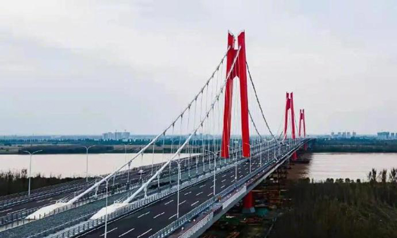 橋面寬度61.7米，是目前世界同類型橋梁中跨徑最大、橋面最寬的橋梁。