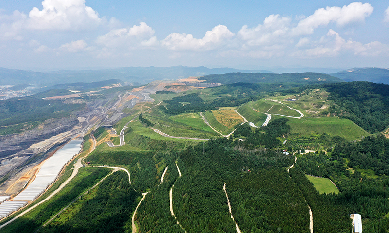 云天化磷礦資源儲量近8億噸，磷礦石采選規模1450萬噸年，能夠實現磷礦的穩定、充足供應，為磷酸鐵項目發展提供有力的原料支撐。圖為云天化國家級礦山。