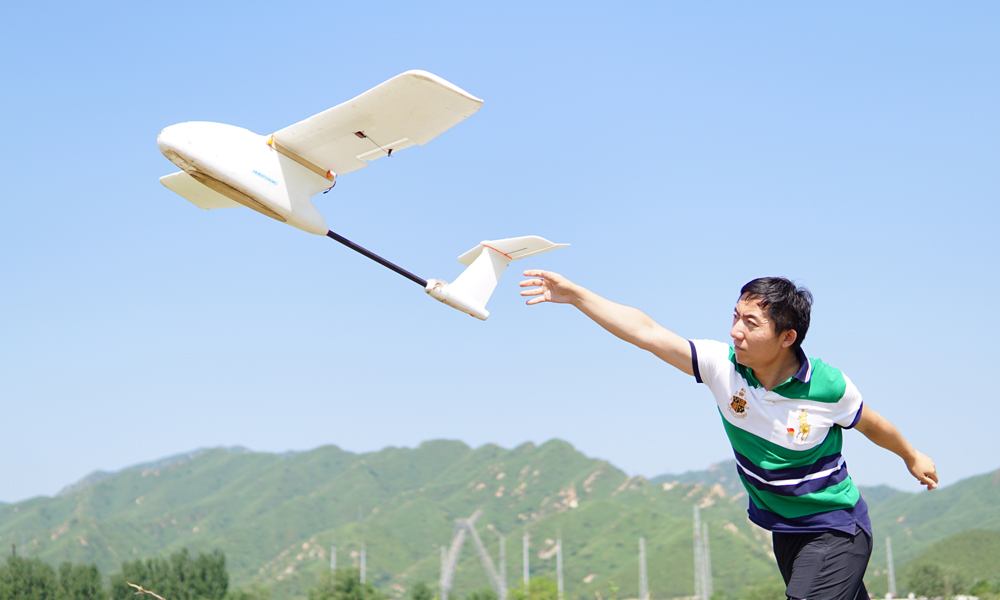 208所科研人員正在開展外場實驗。