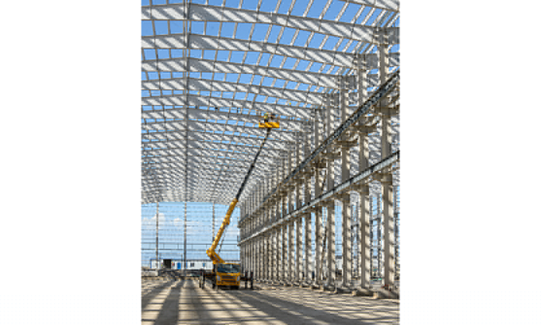 這是新疆塔城重點開發開放試驗區正在建設的國際物流園項目鋼結構加工廠房（5月18日攝）。新華社記者 高晗 攝